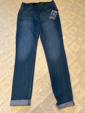 NWT Women's Peter Nygard Luxe 360 / 4 Way Stretch Denim Jeans. Med. Size 10-12
